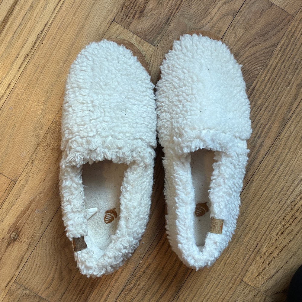 Acorn Kids Moccasin Slippers, size 3-4